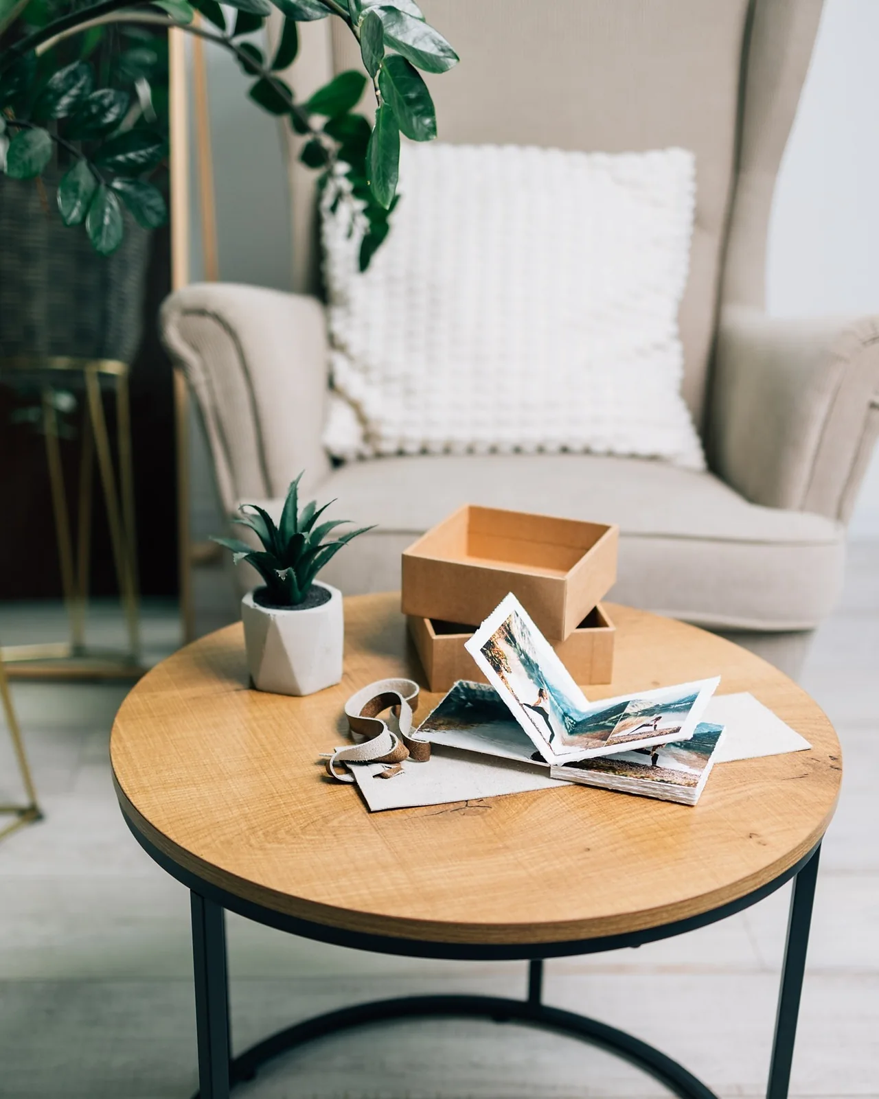 A print box open on the table, the way it arrives